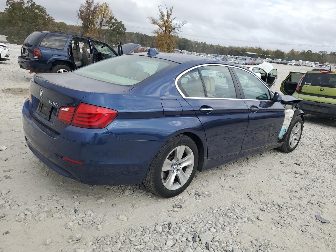 VIN WBAXG5C57DD230435 2013 BMW 5 SERIES no.3