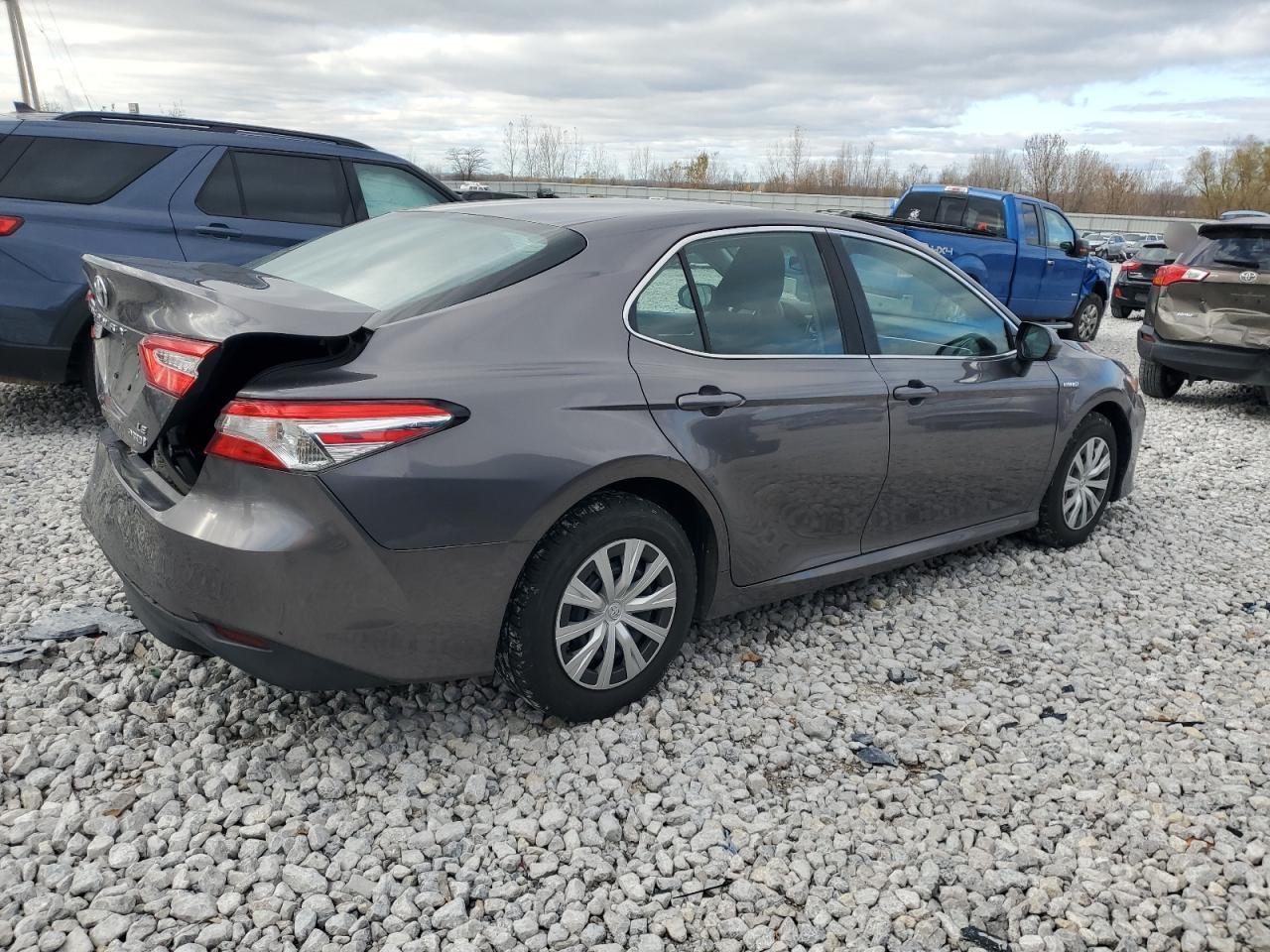 VIN 4T1B31HK6JU505476 2018 TOYOTA CAMRY no.3