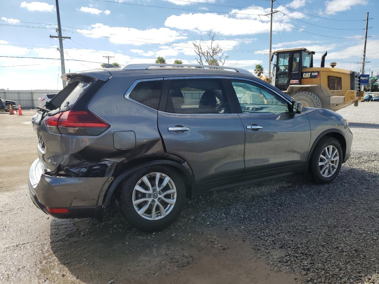 2017 Nissan Rogue - Image 3