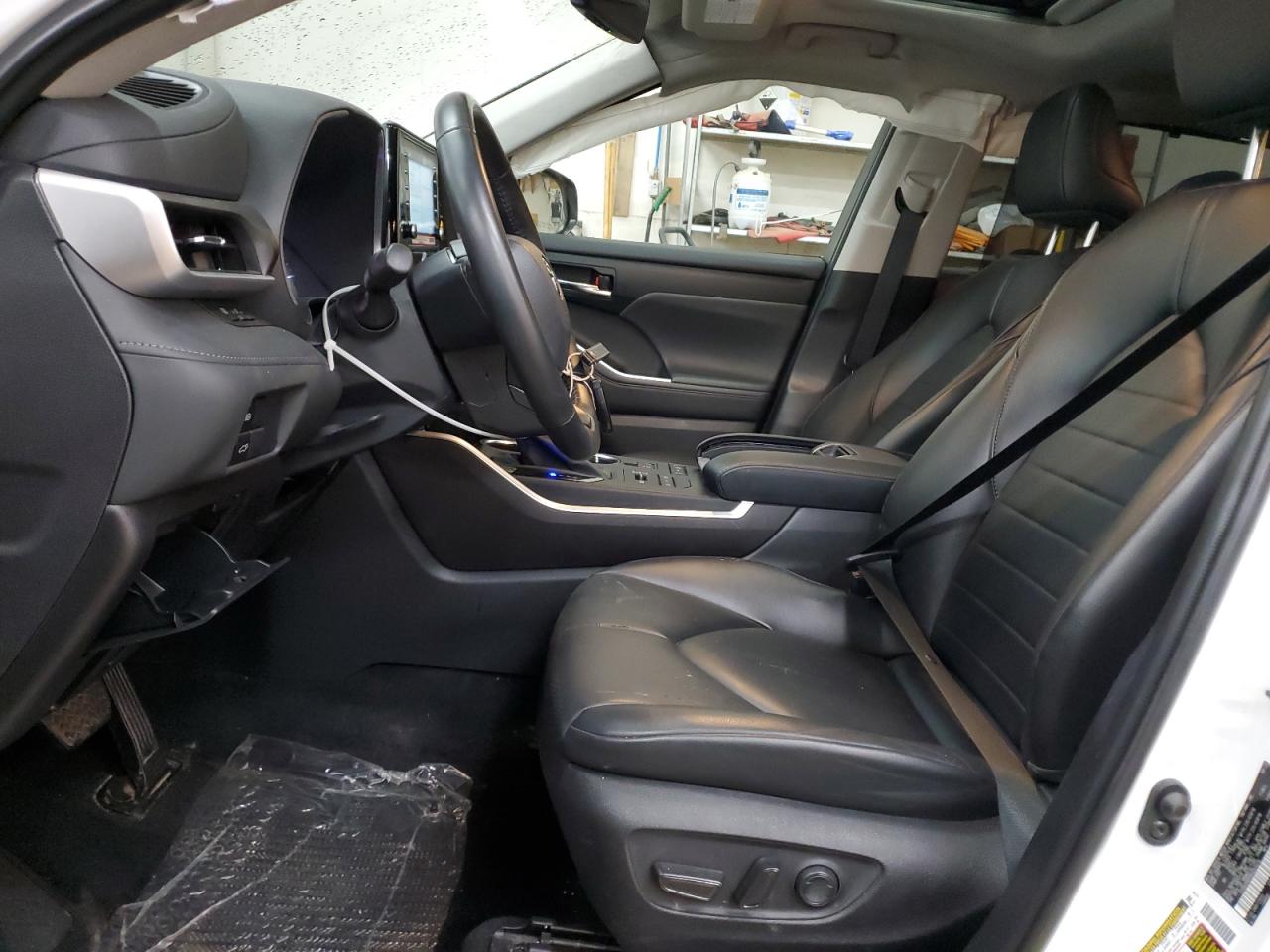 2022 Toyota Highlander - Image 7