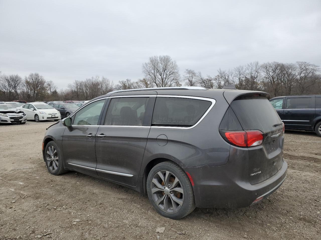 2017 Chrysler Pacifica - Image 2