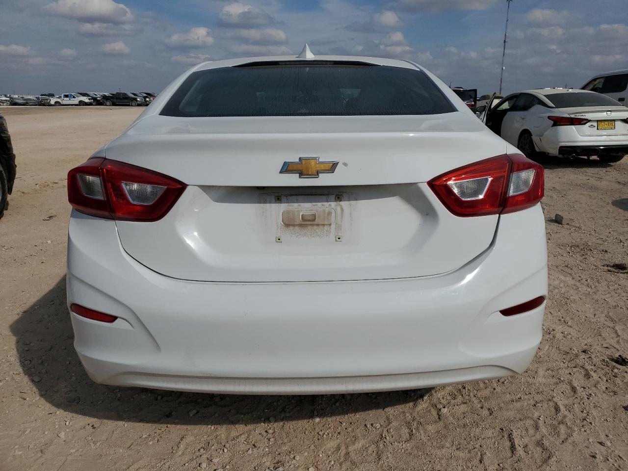 2018 Chevrolet Cruze - Image 6