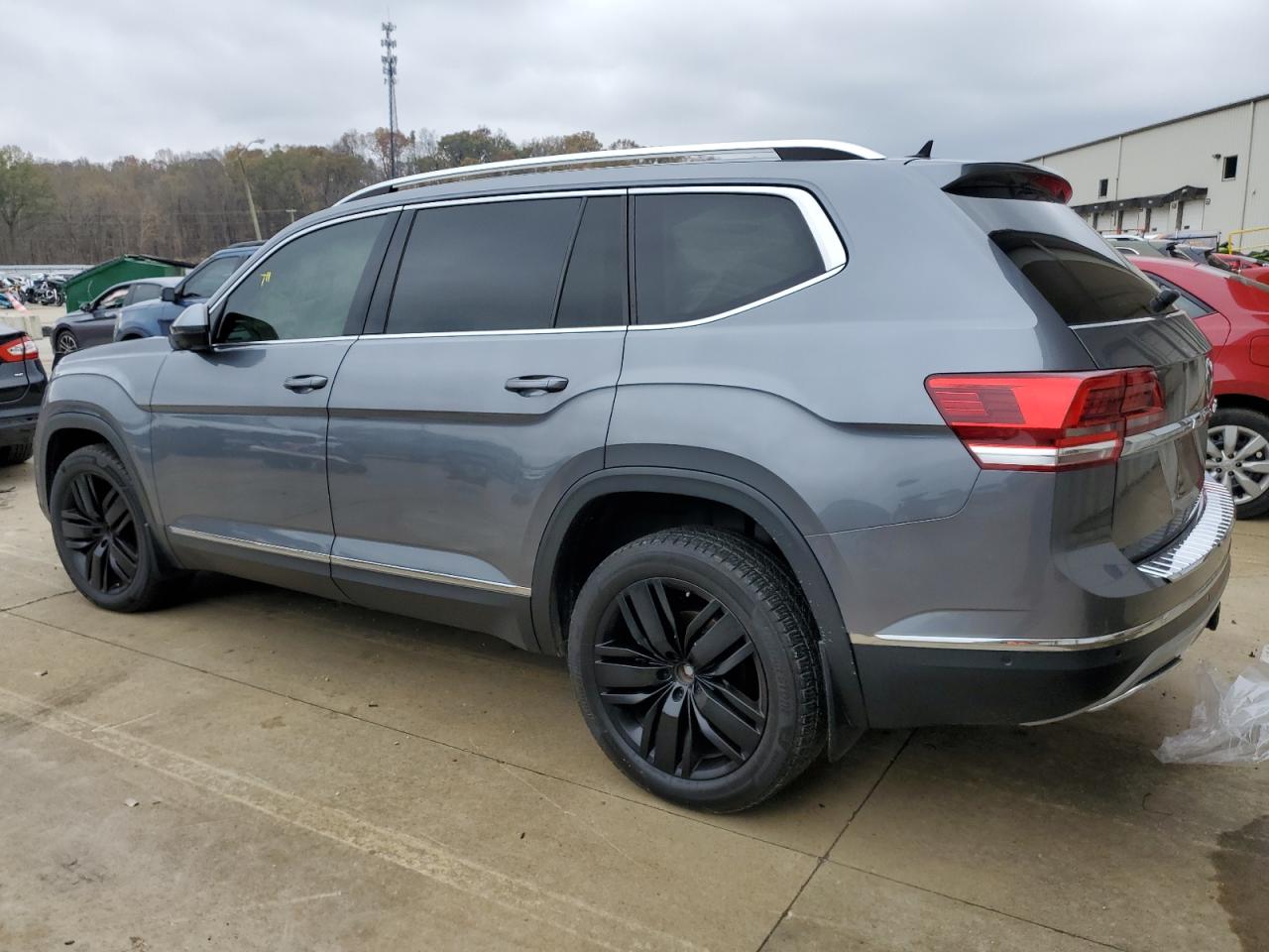 2018 Volkswagen Atlas - Image 2