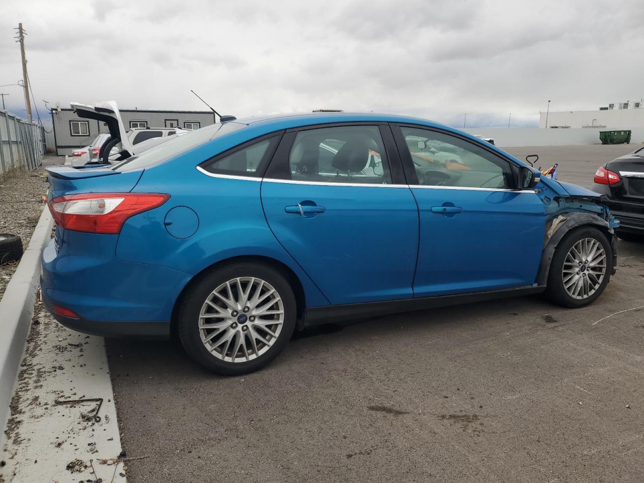 VIN 1FADP3J28DL301270 2013 FORD FOCUS no.3