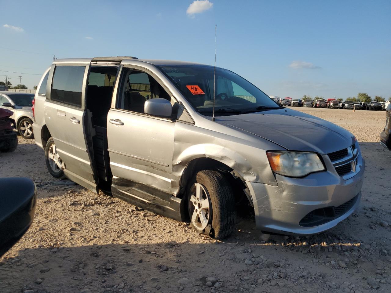 2013 Dodge Caravan - Image 4
