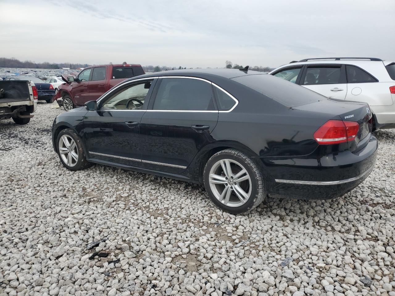2014 Volkswagen Passat - Image 2