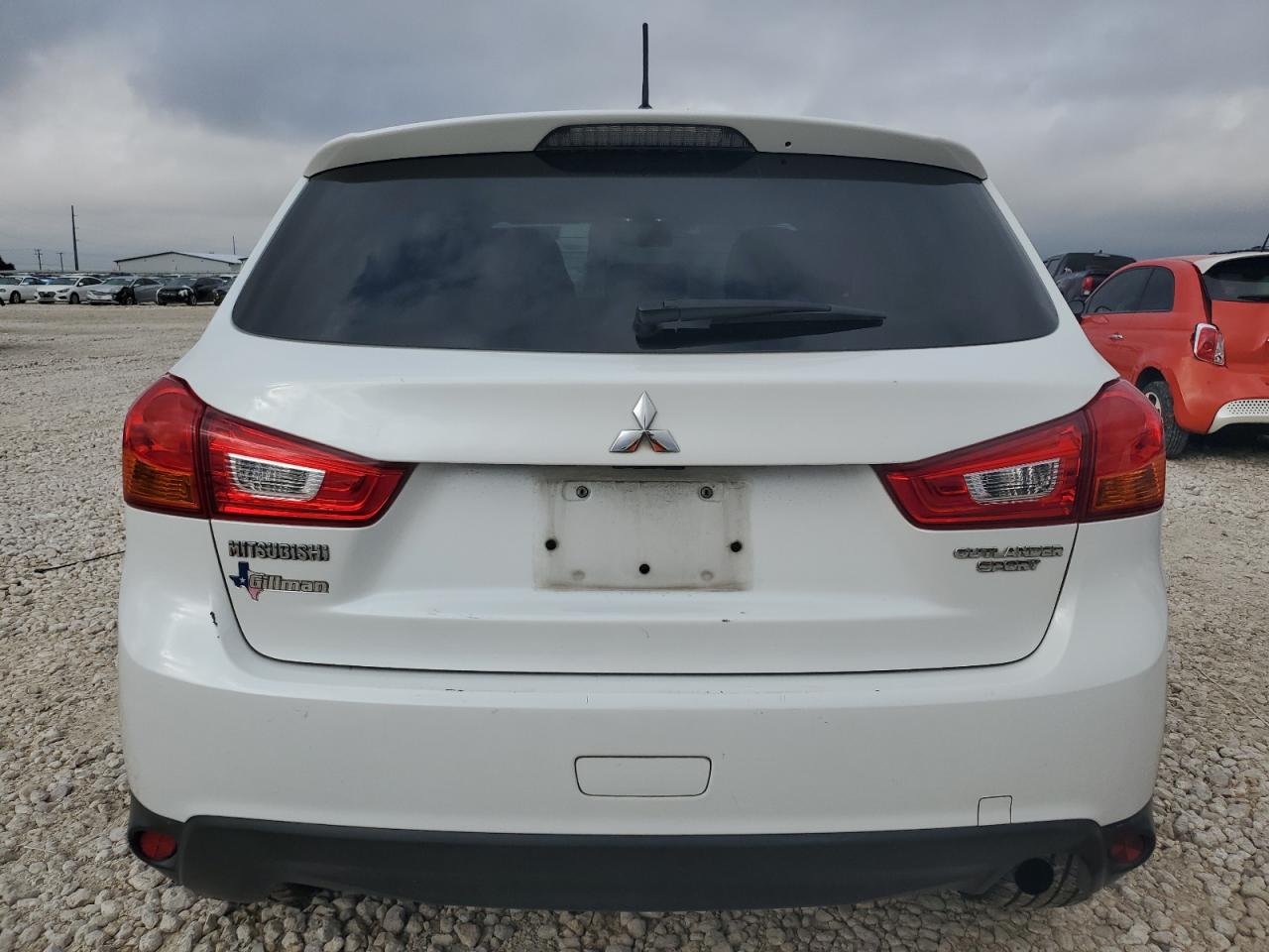 2015 Mitsubishi Outlander - Image 6