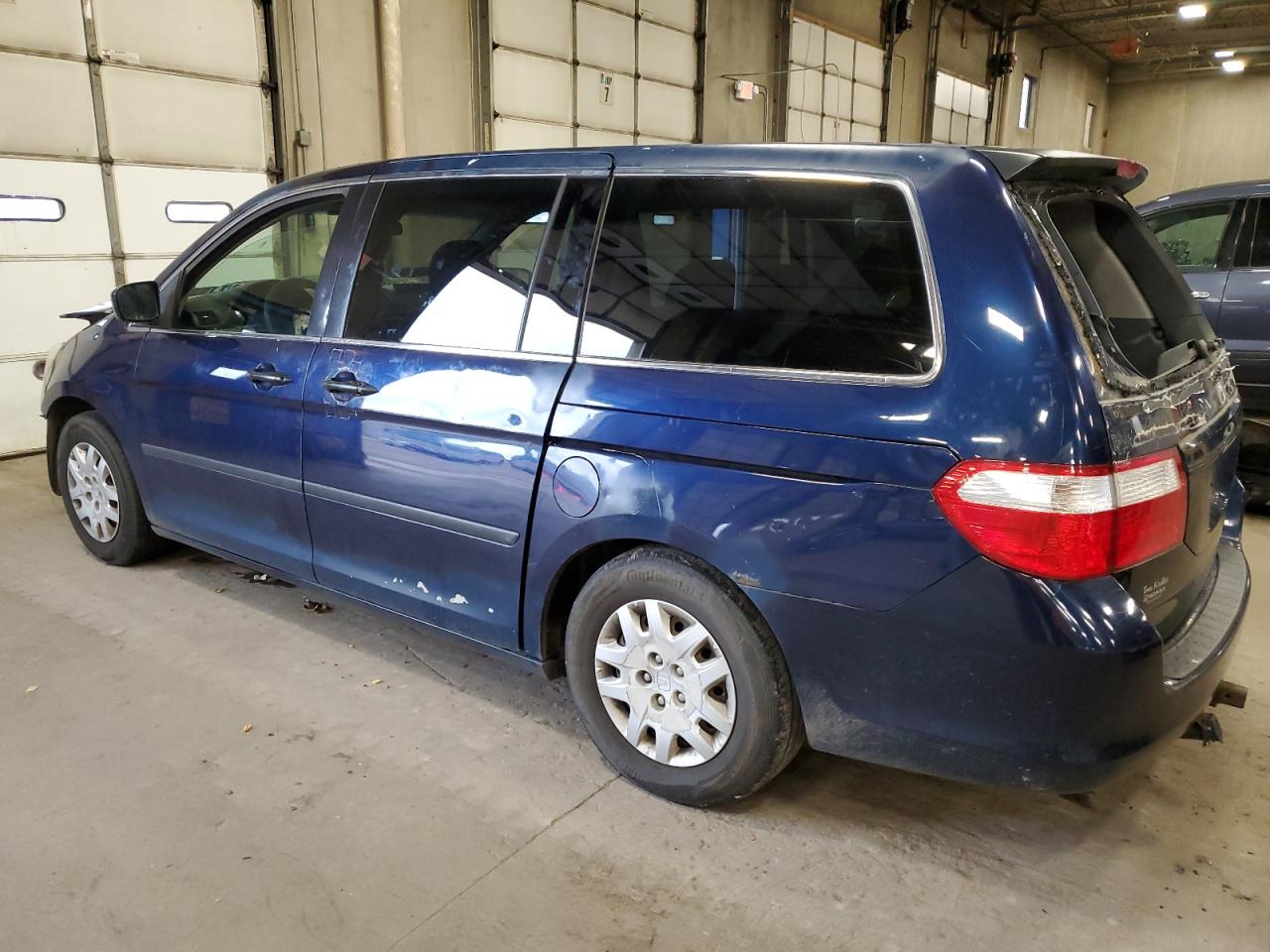 2005 Honda Odyssey - Image 2