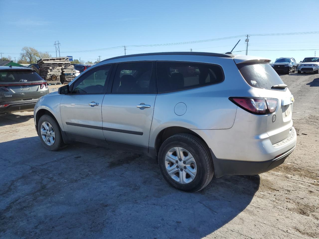 VIN 1GNKRFED5FJ152203 2015 CHEVROLET TRAVERSE no.2