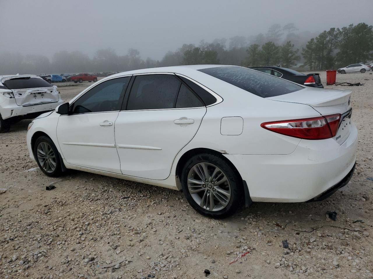 4T1BF1FK5FU925408 2015 TOYOTA CAMRY - Image 2