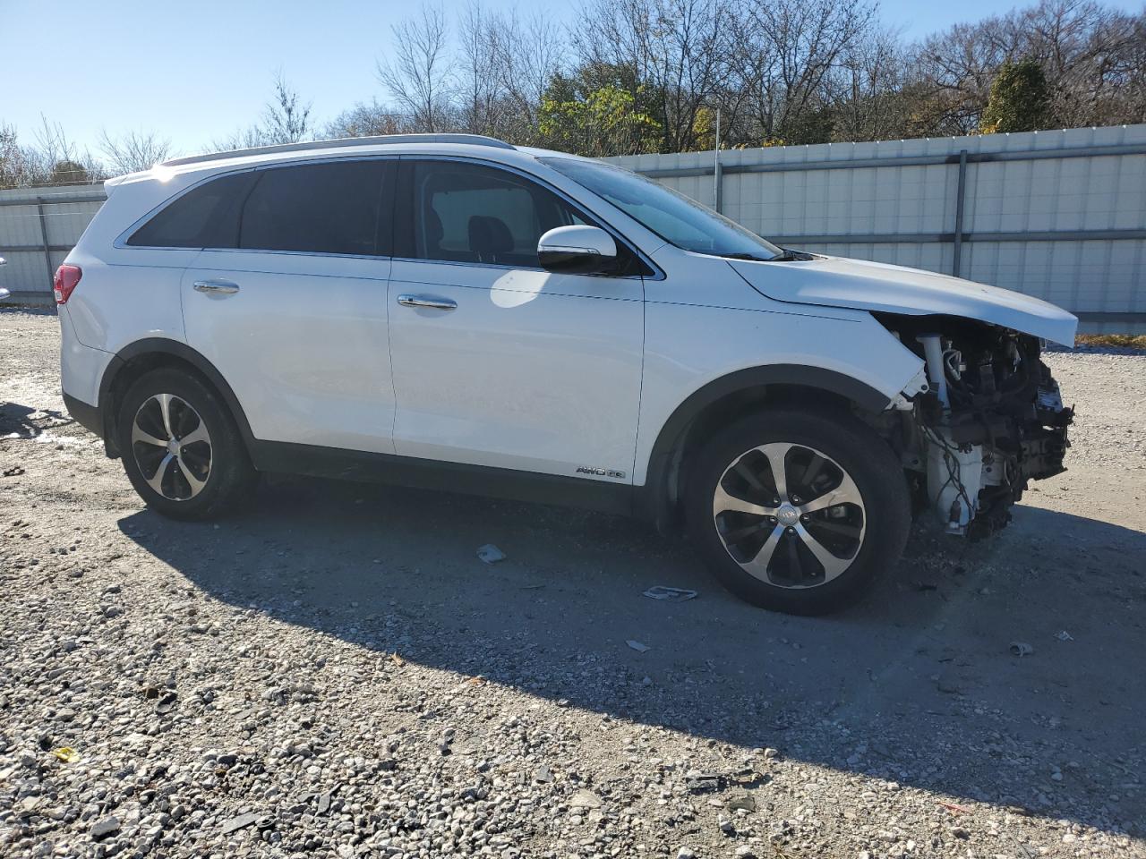 VIN 5XYPHDA57HG321368 2017 KIA SORENTO no.4