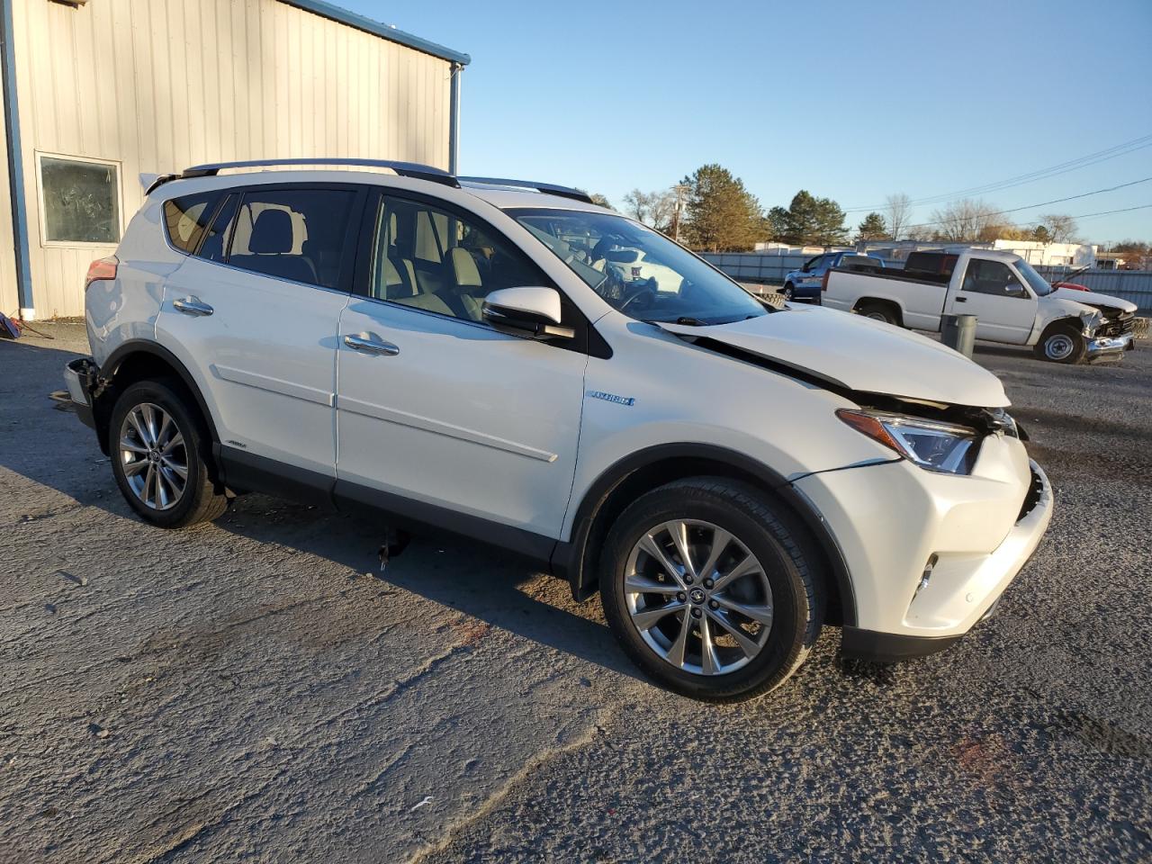 VIN JTMDJREV4HD122405 2017 TOYOTA RAV4 no.4