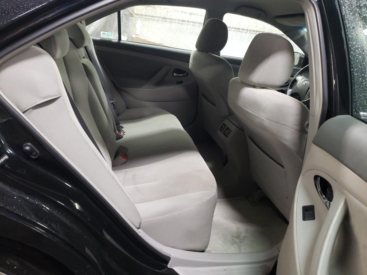 2009 Toyota Camry - Image 10