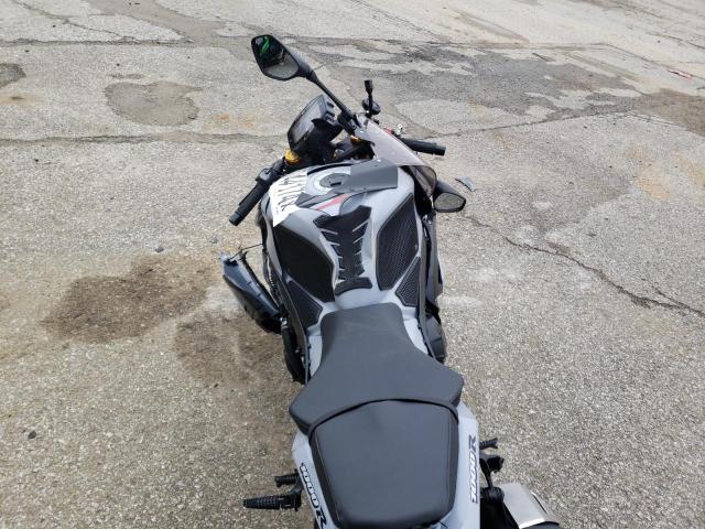  SUZUKI GSXR1000 2024 Серый