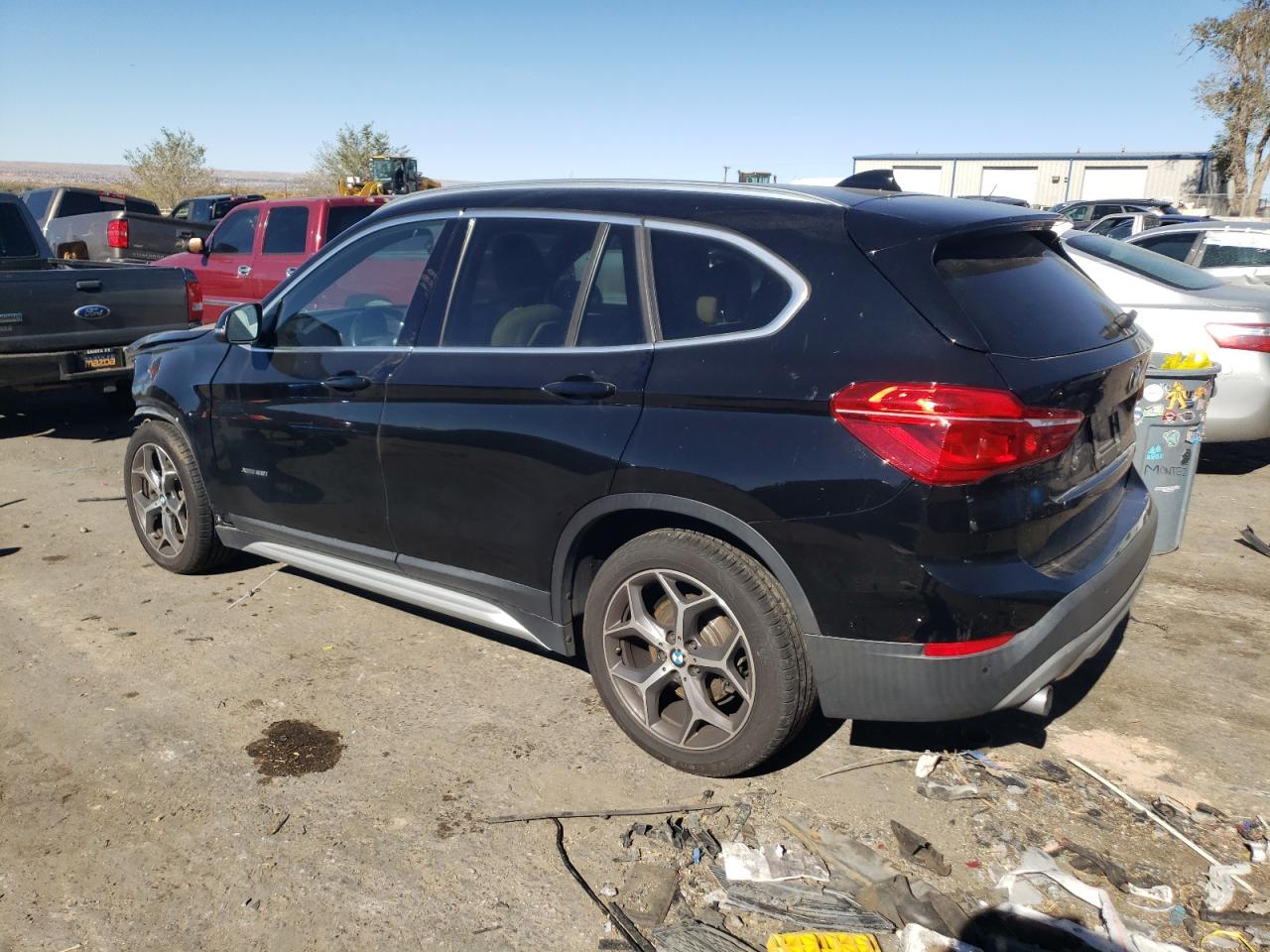 VIN WBXHT3C36J5K26052 2018 BMW X1 no.2