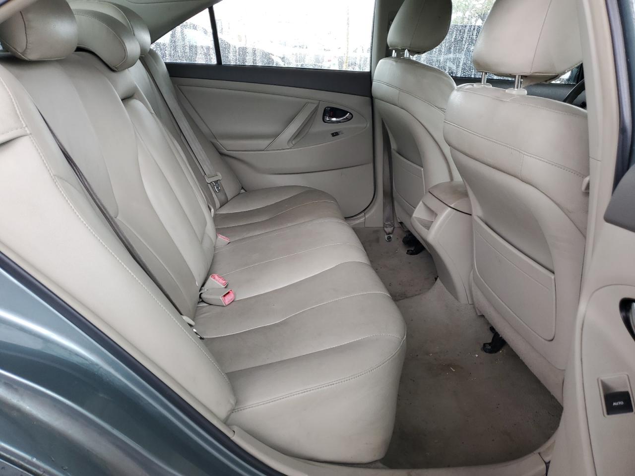 2011 Toyota Camry - Image 10