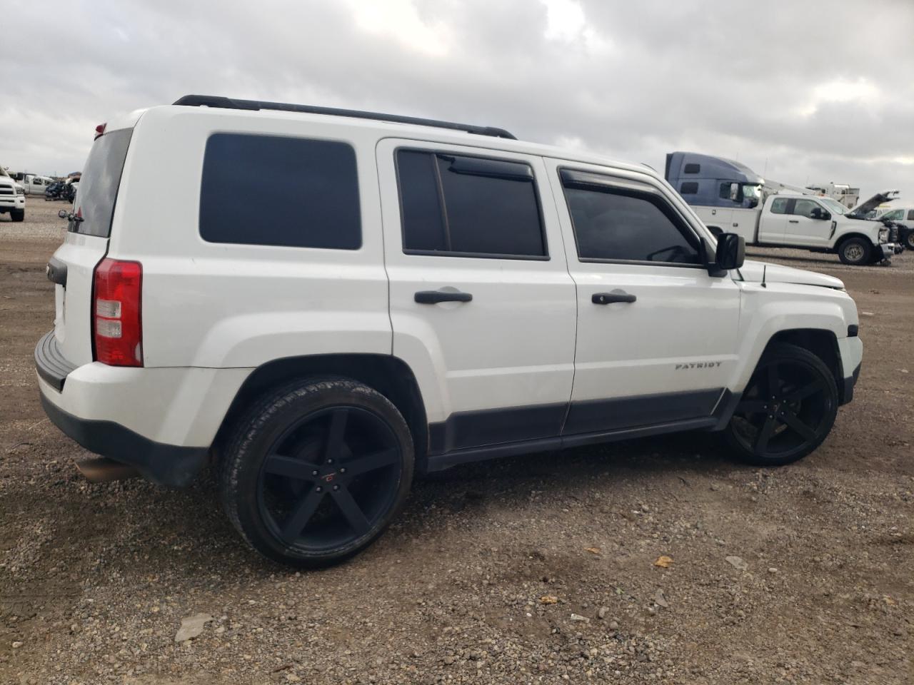 2016 Jeep Liberty (Patriot) - Image 3