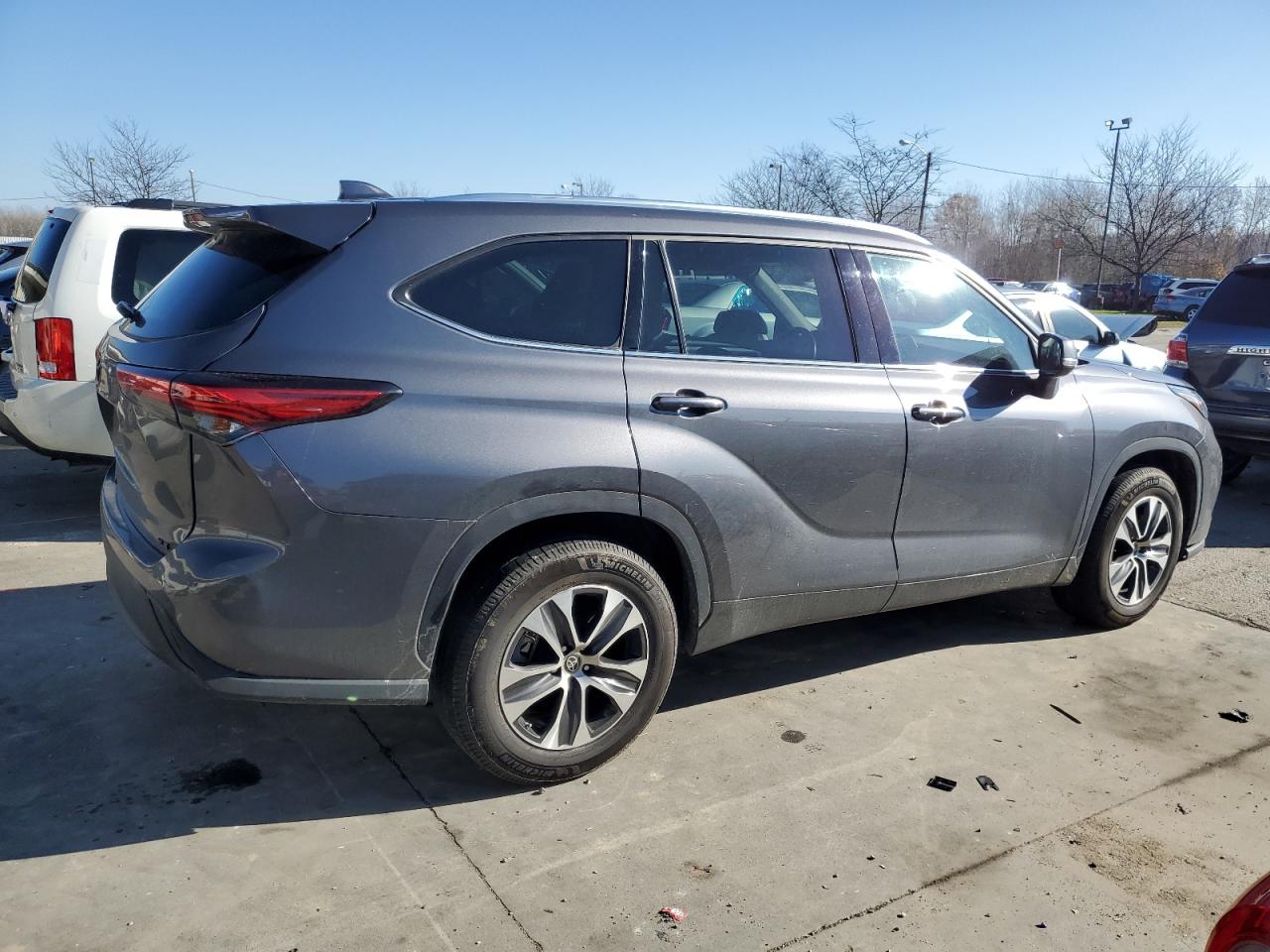 2021 Toyota Highlander - Image 3