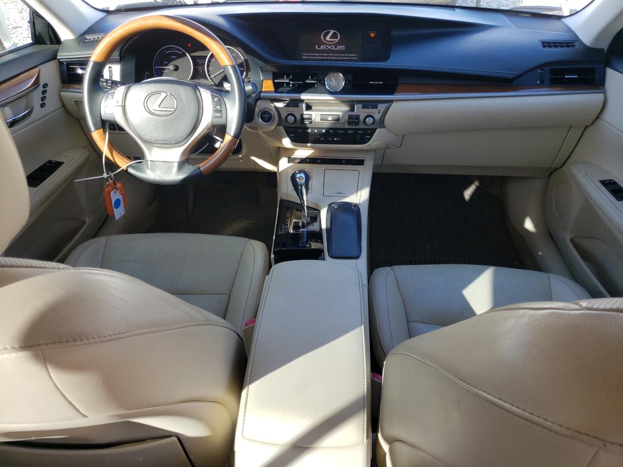 2015 Lexus ES - Image 8