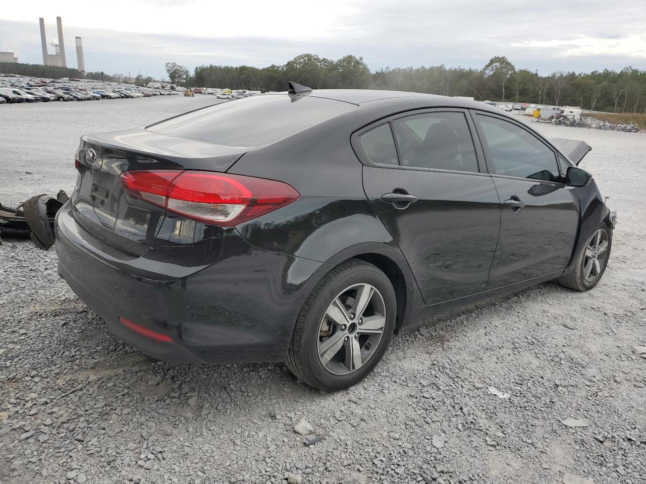 VIN 3KPFL4A75JE256745 2018 KIA FORTE no.3