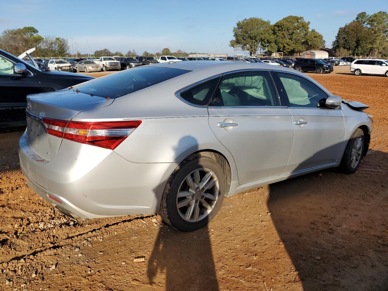 2014 Toyota Avalon - Image 3