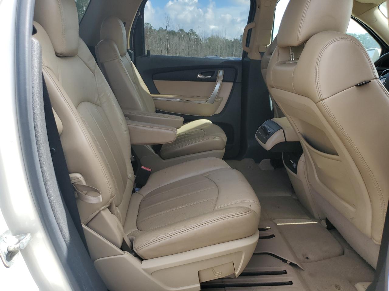 2010 GMC Acadia - Image 12