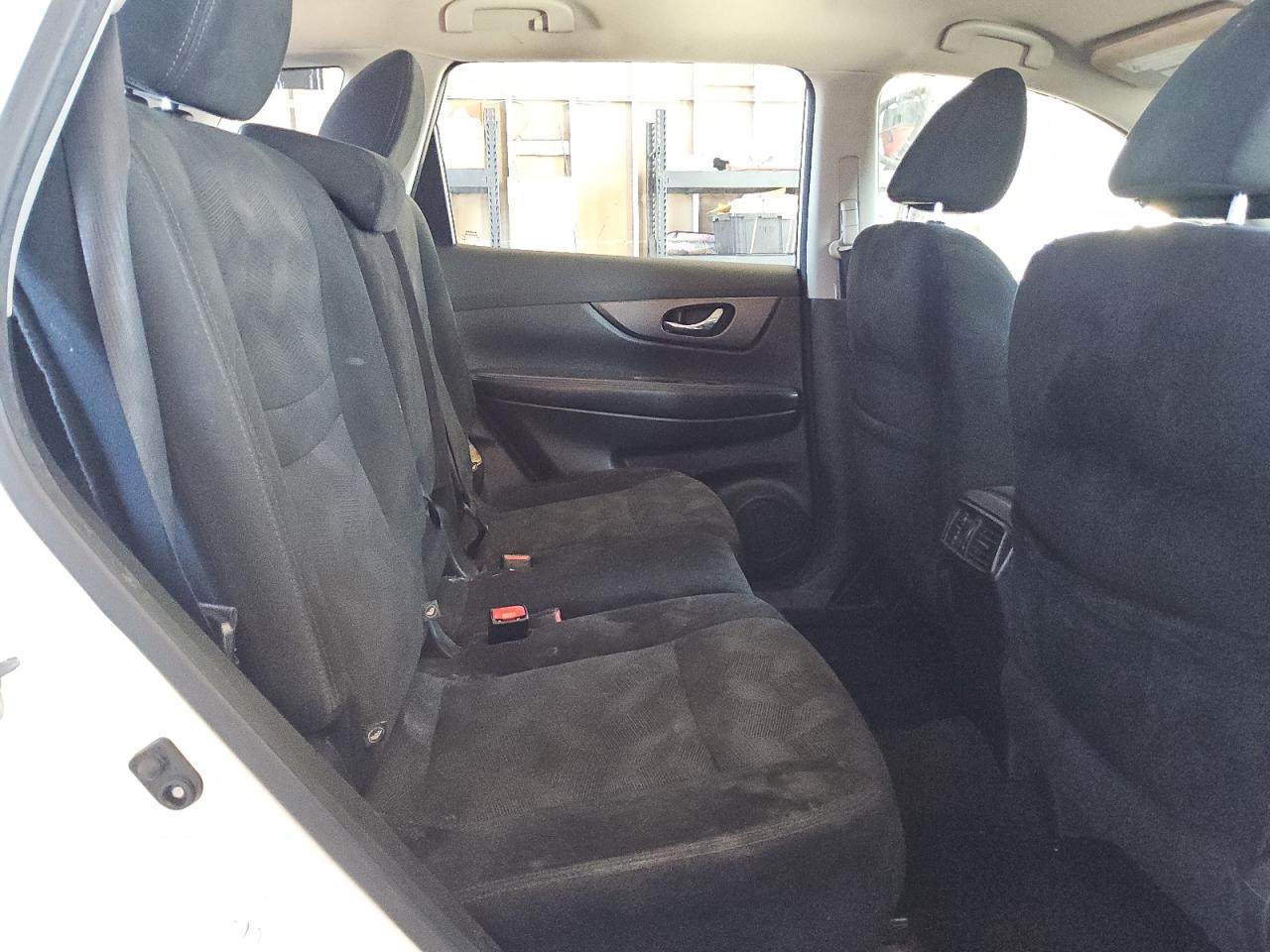 2016 Nissan Rogue - Image 11