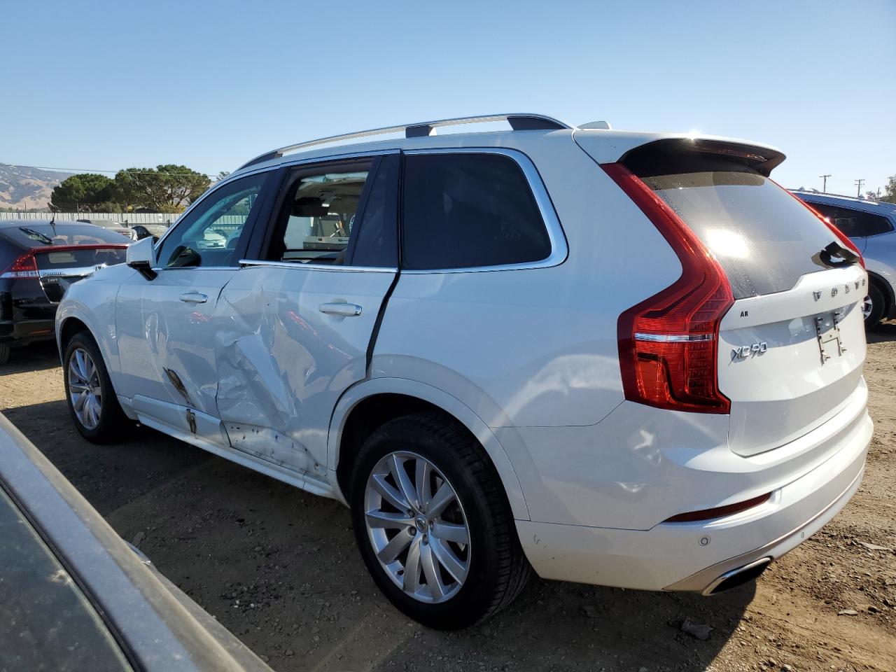 VIN YV4A22PK0G1037682 2016 VOLVO XC90 no.2