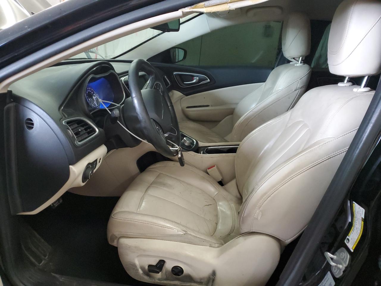 2015 Chrysler 200 - Image 7