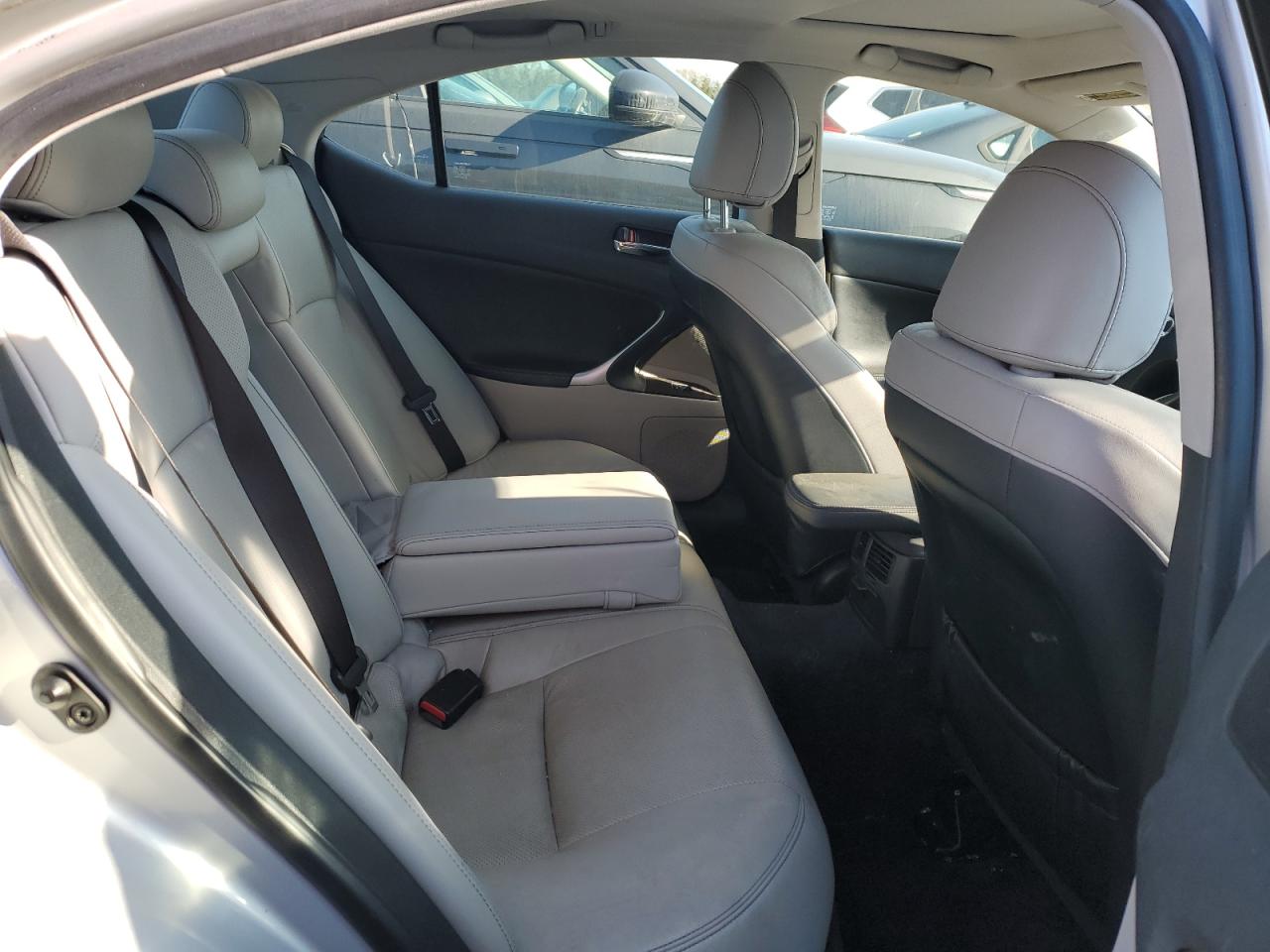 2012 Lexus IS - Image 10