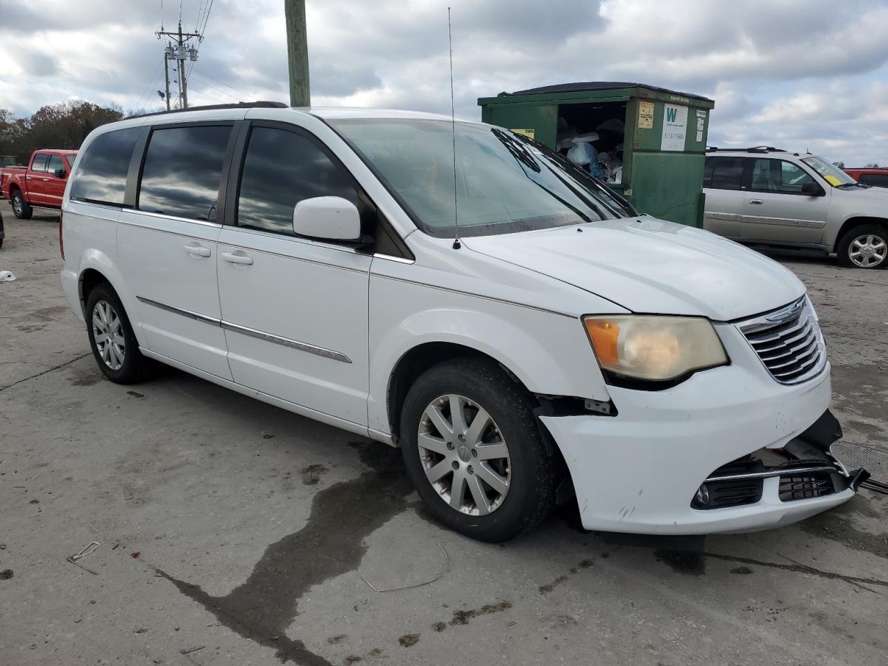 2014 Chrysler Town & Country - Image 4