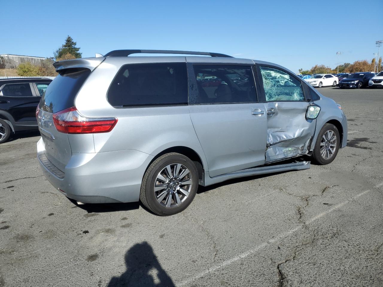 2020 Toyota Sienna - Image 3