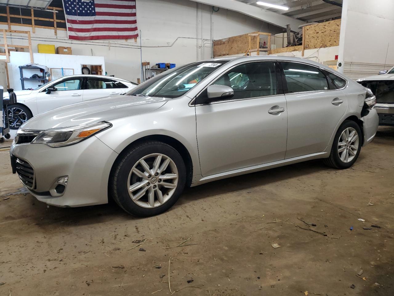 2013 TOYOTA AVALON