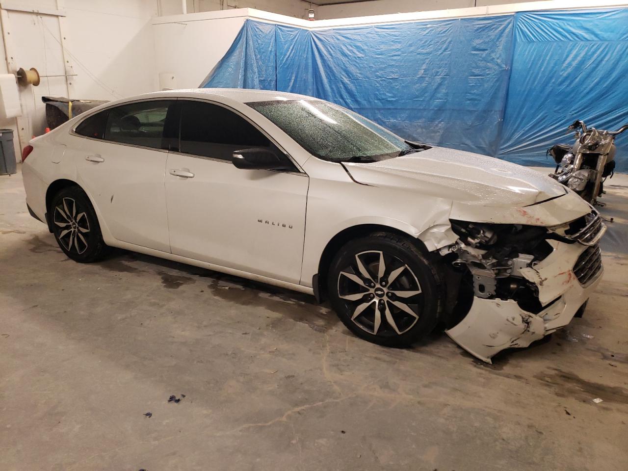 VIN 1G1ZD5ST4JF273188 2018 CHEVROLET MALIBU no.4