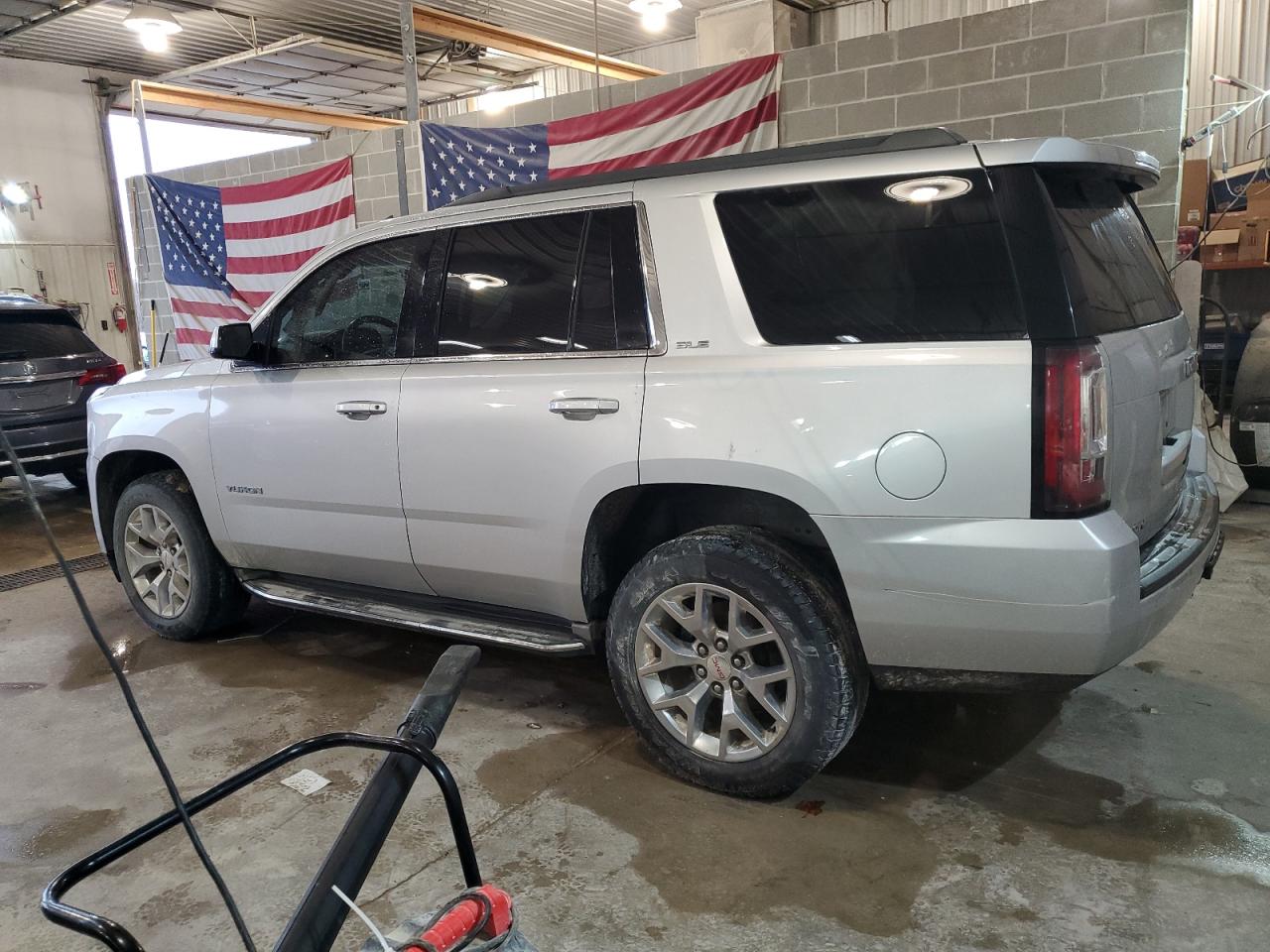 2015 GMC Yukon - Image 2