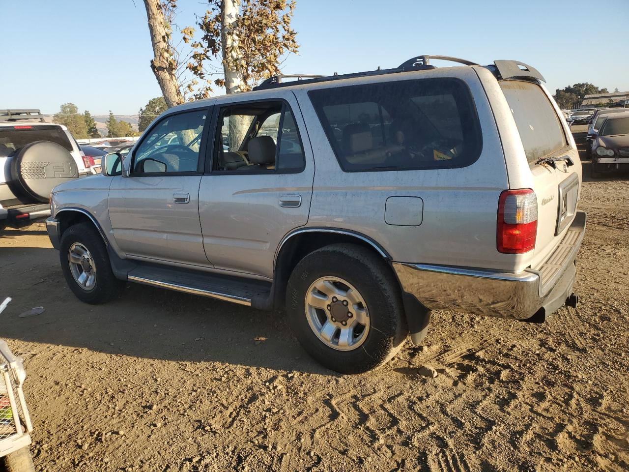 2000 Toyota 4Runner - Image 2