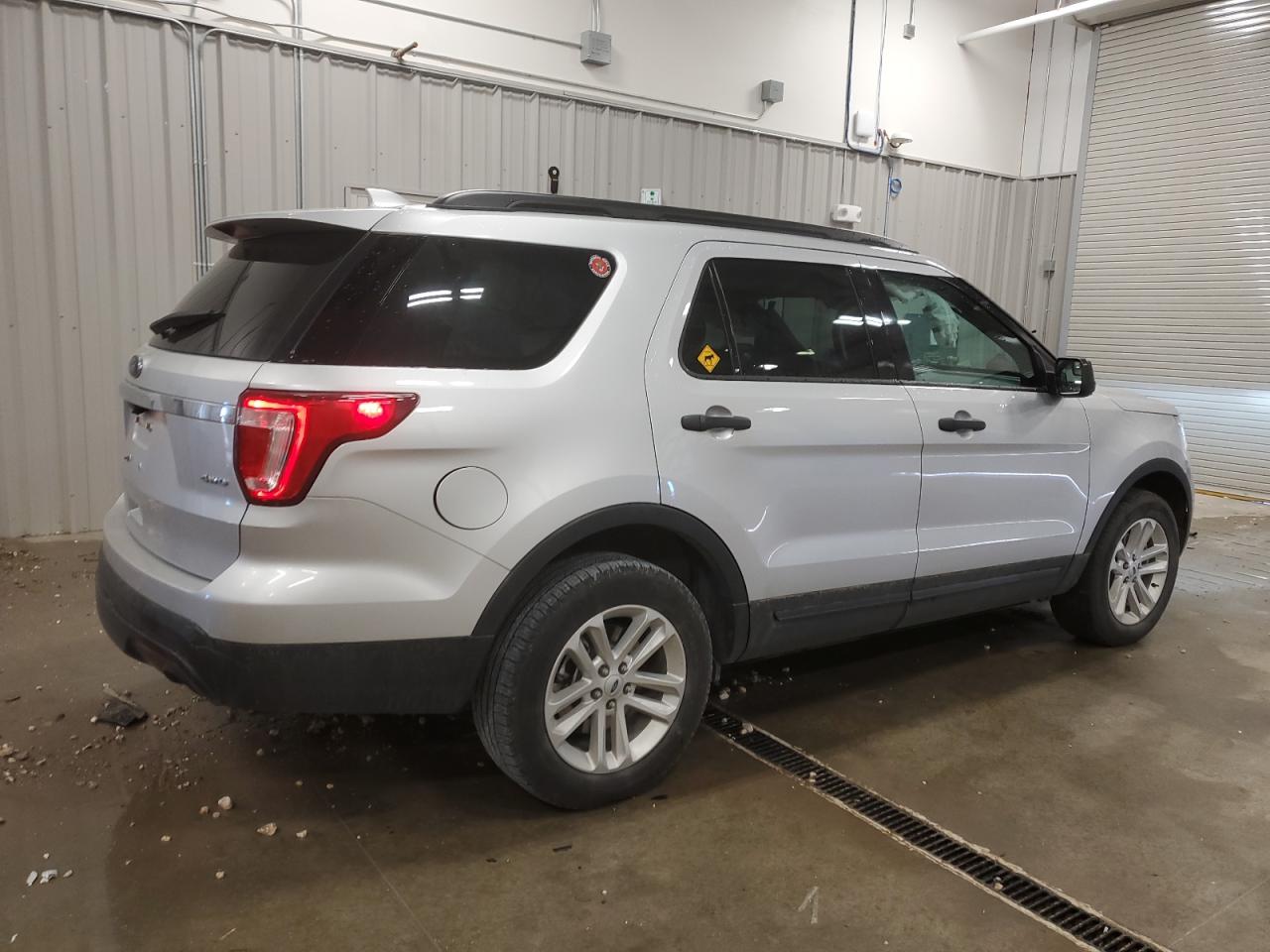 VIN 1FM5K8B86HGD88285 2017 FORD EXPLORER no.3