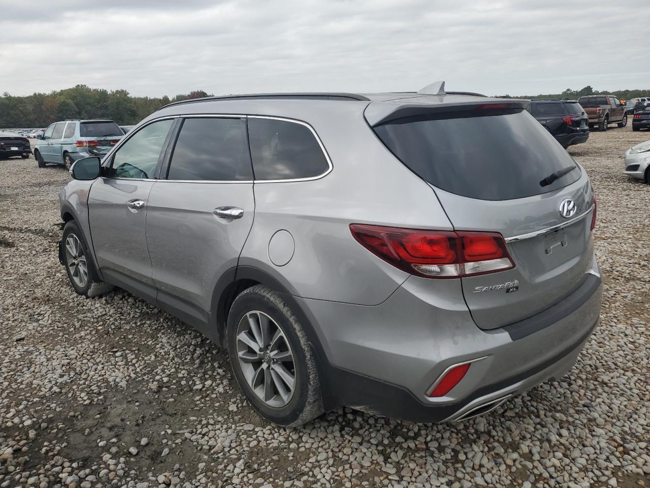 2019 Hyundai Santa Fe - Image 2