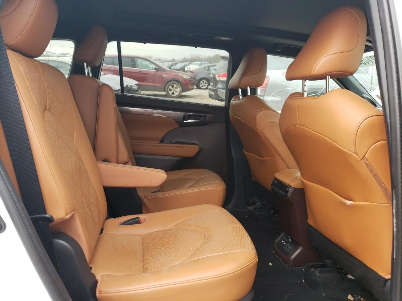 2021 Toyota Highlander - Image 11