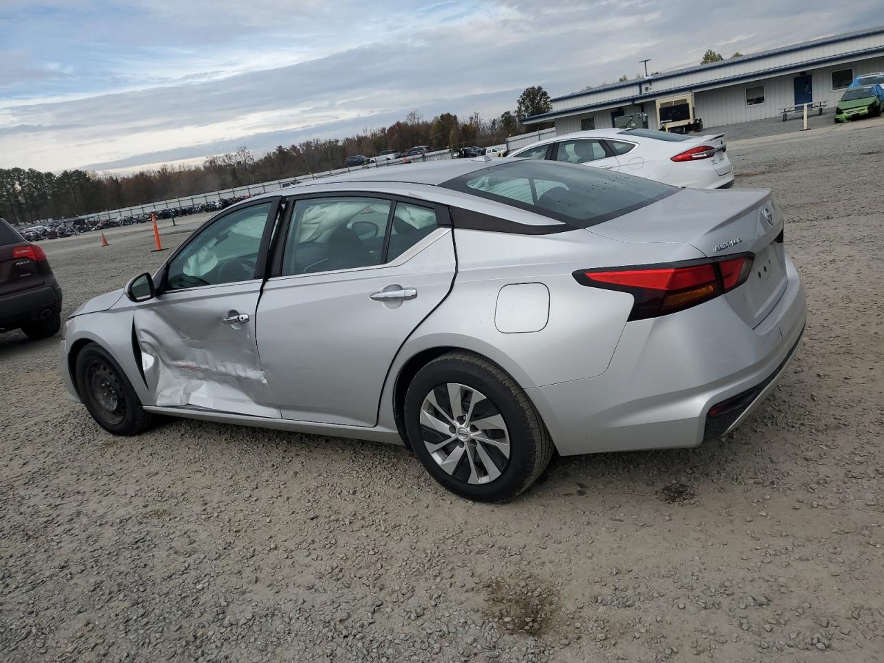 2019 Nissan Altima - Image 2