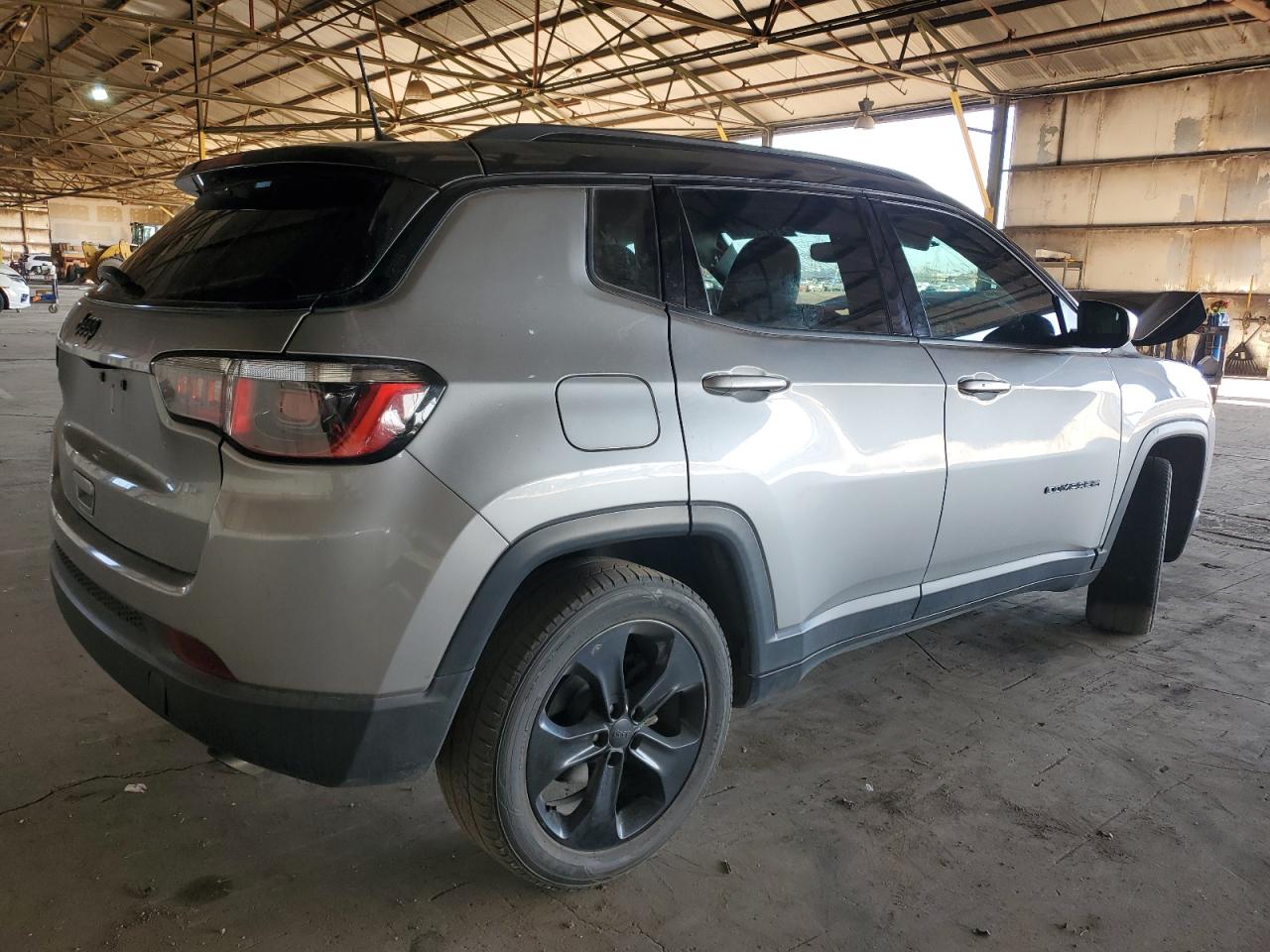 VIN 3C4NJCBB2JT407213 2018 JEEP COMPASS no.3