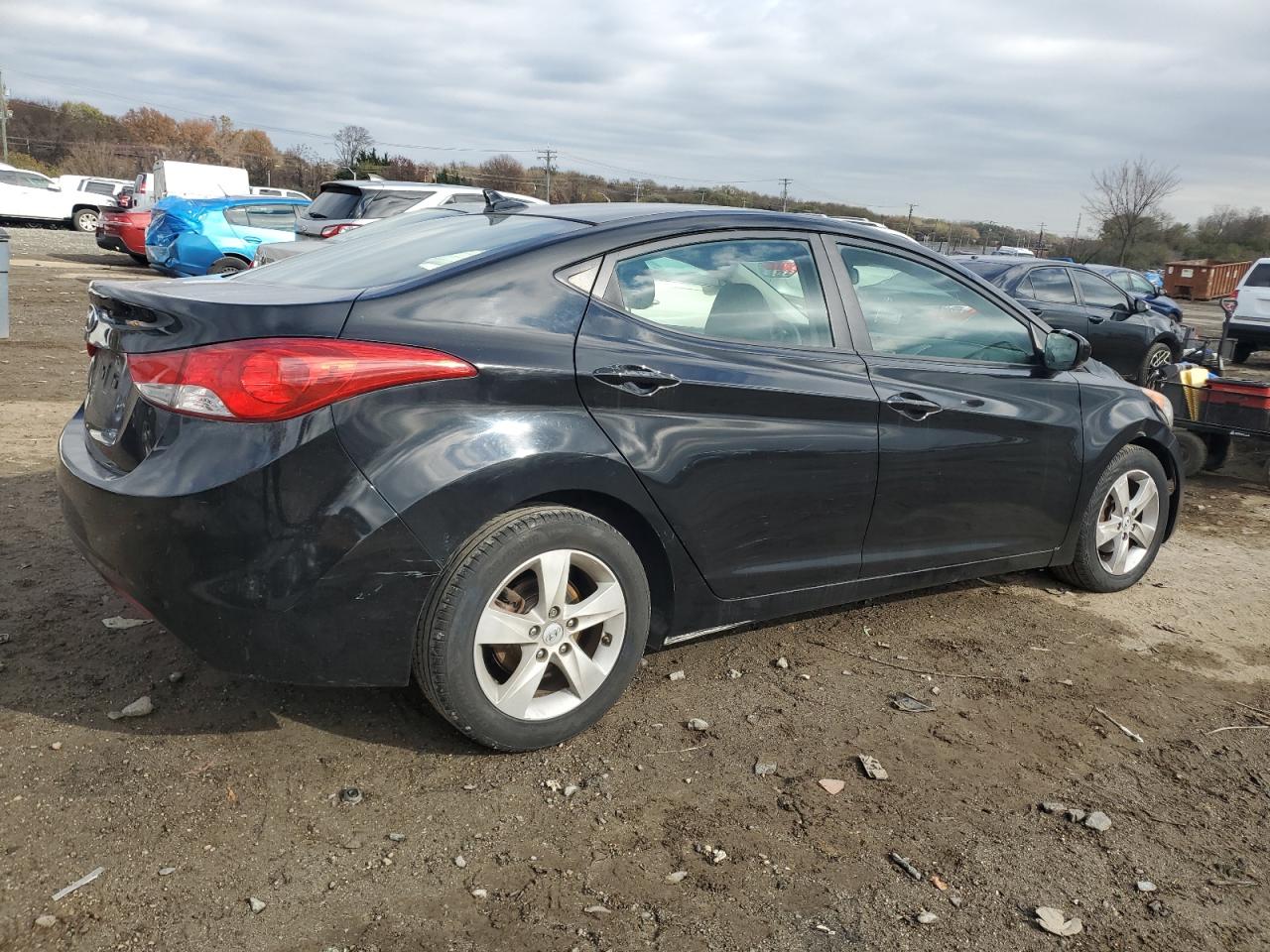 2011 Hyundai Elantra - Image 3