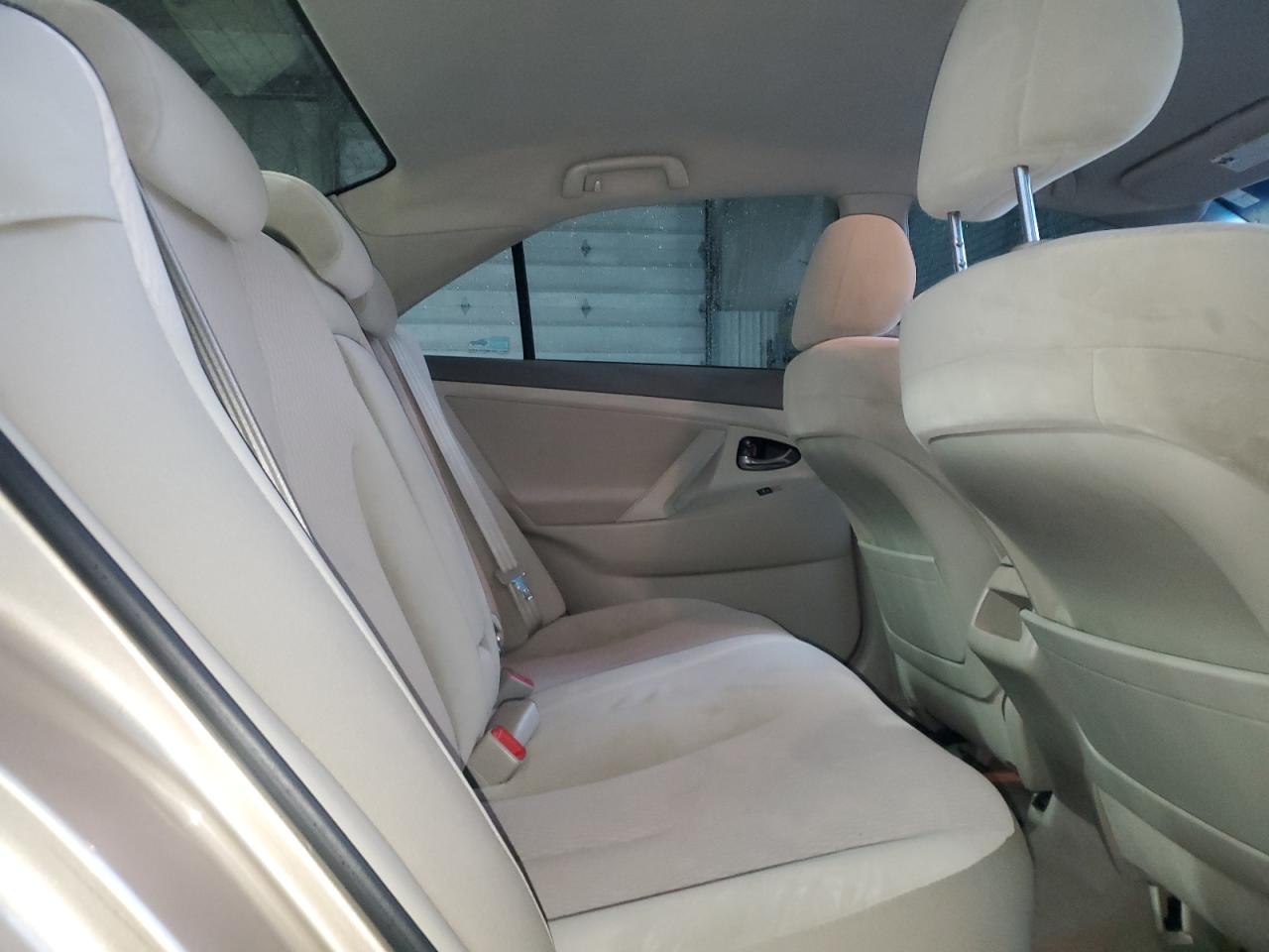 2010 Toyota Camry - Image 10