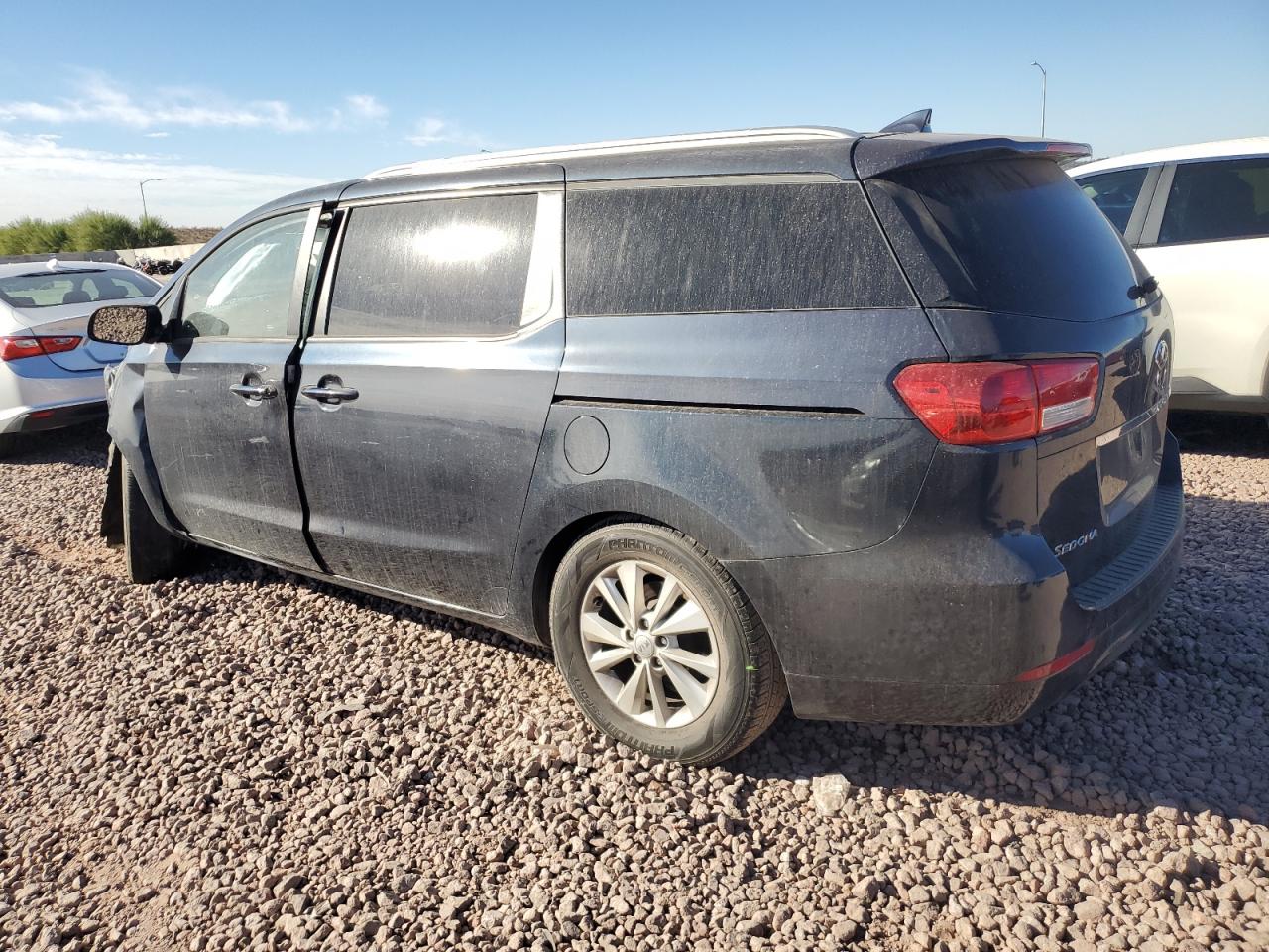 2016 Kia Sedona - Image 2