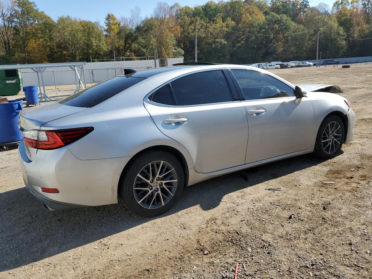 2017 Lexus ES - Image 3