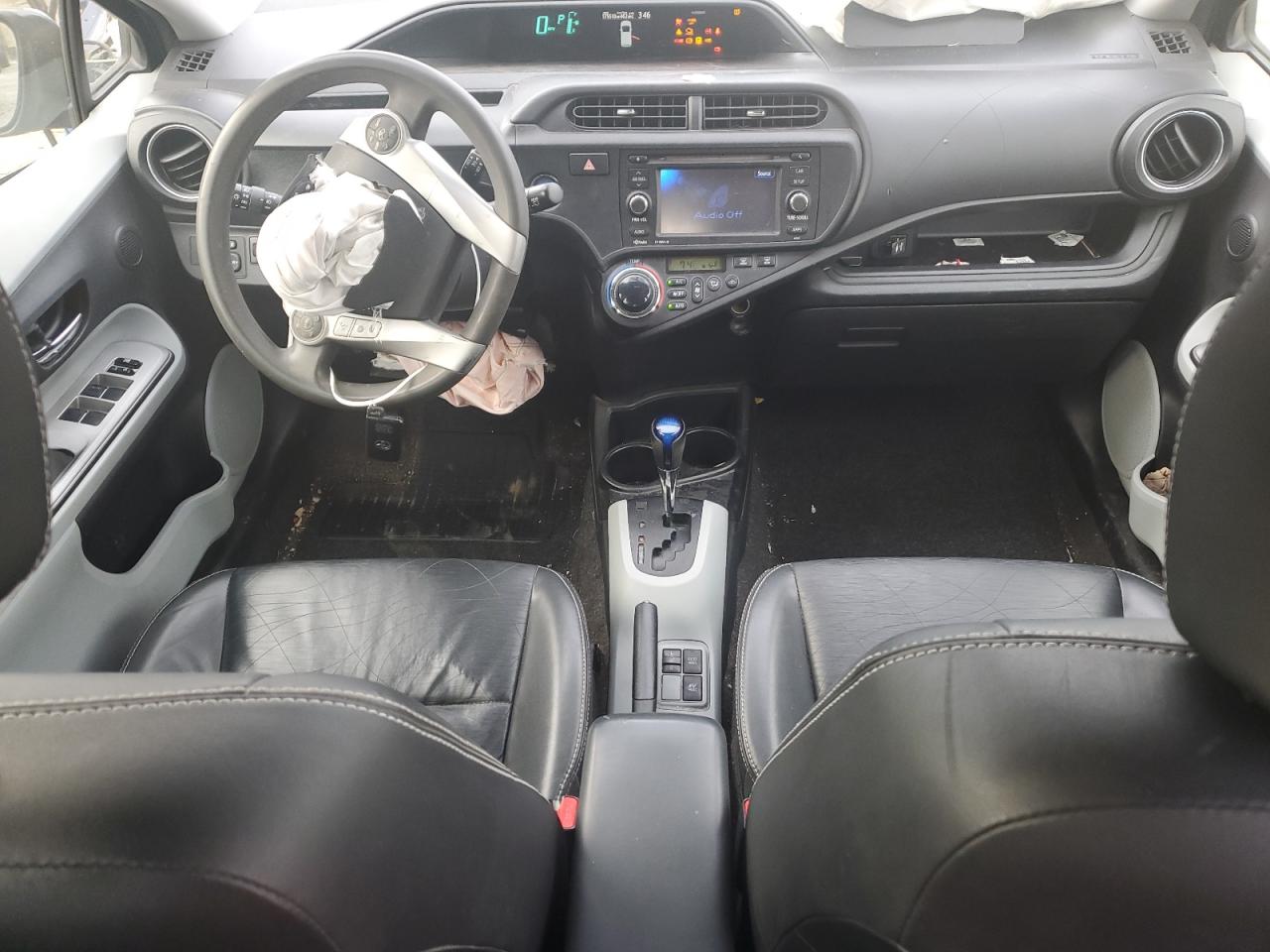 2012 Toyota Prius - Image 8