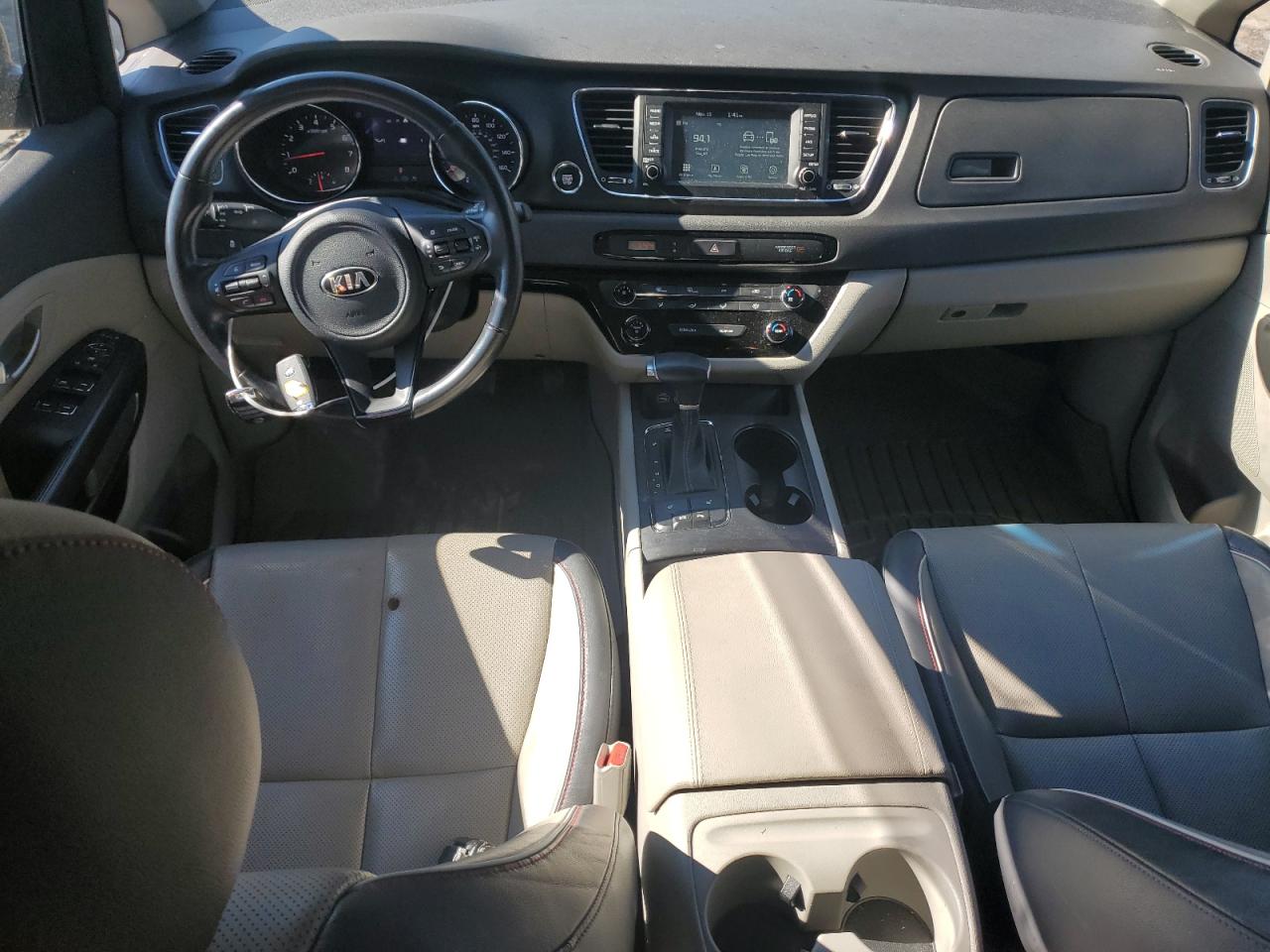 2017 Kia Sedona - Image 8
