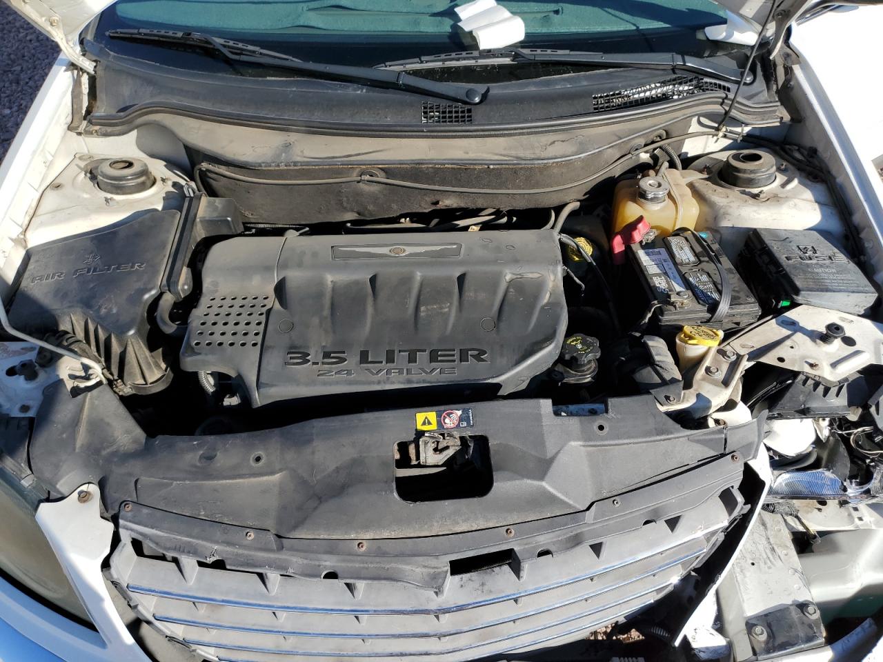 2005 Chrysler Pacifica - Image 12