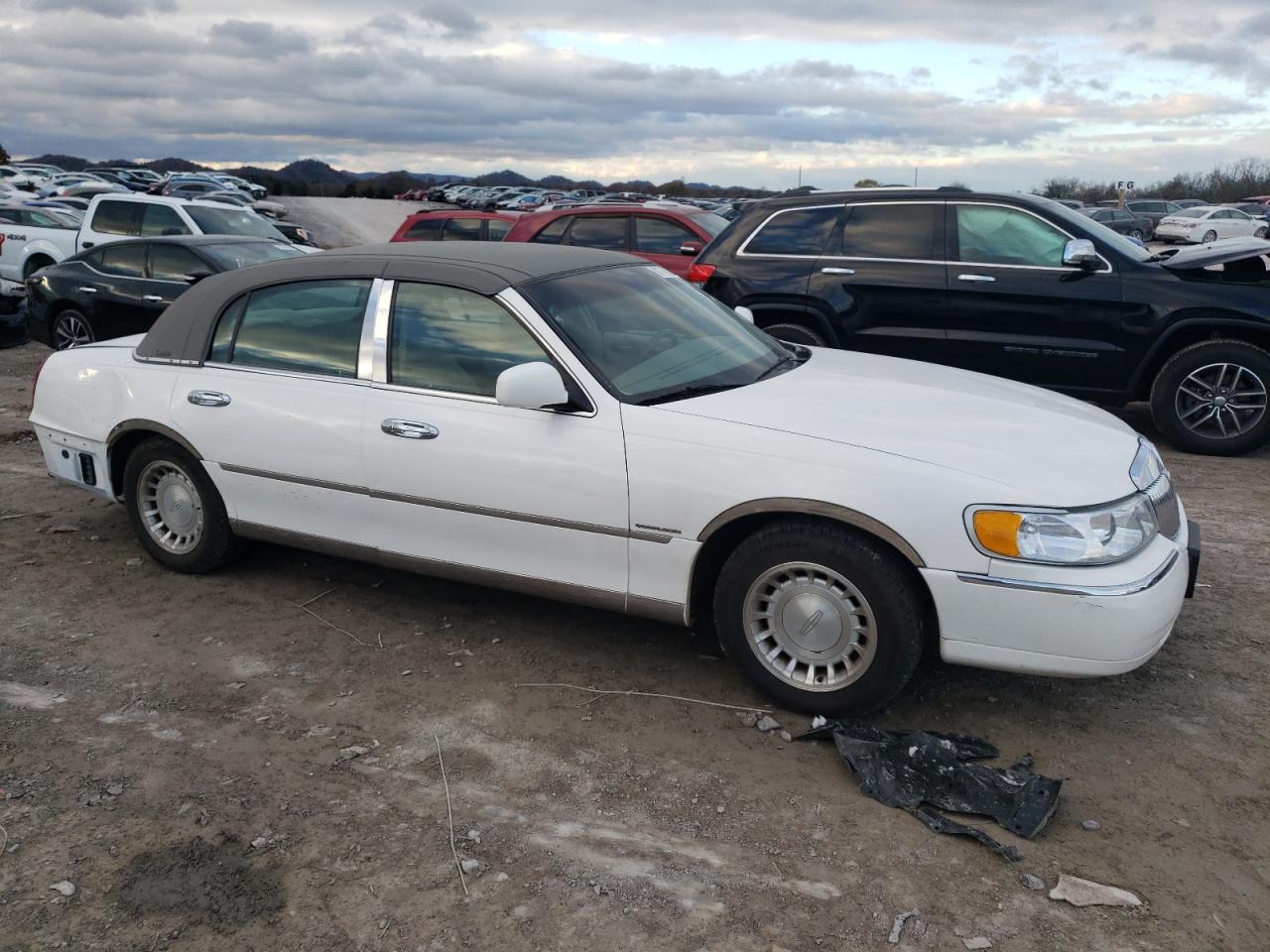 2001 Lincoln Town Car - Image 4