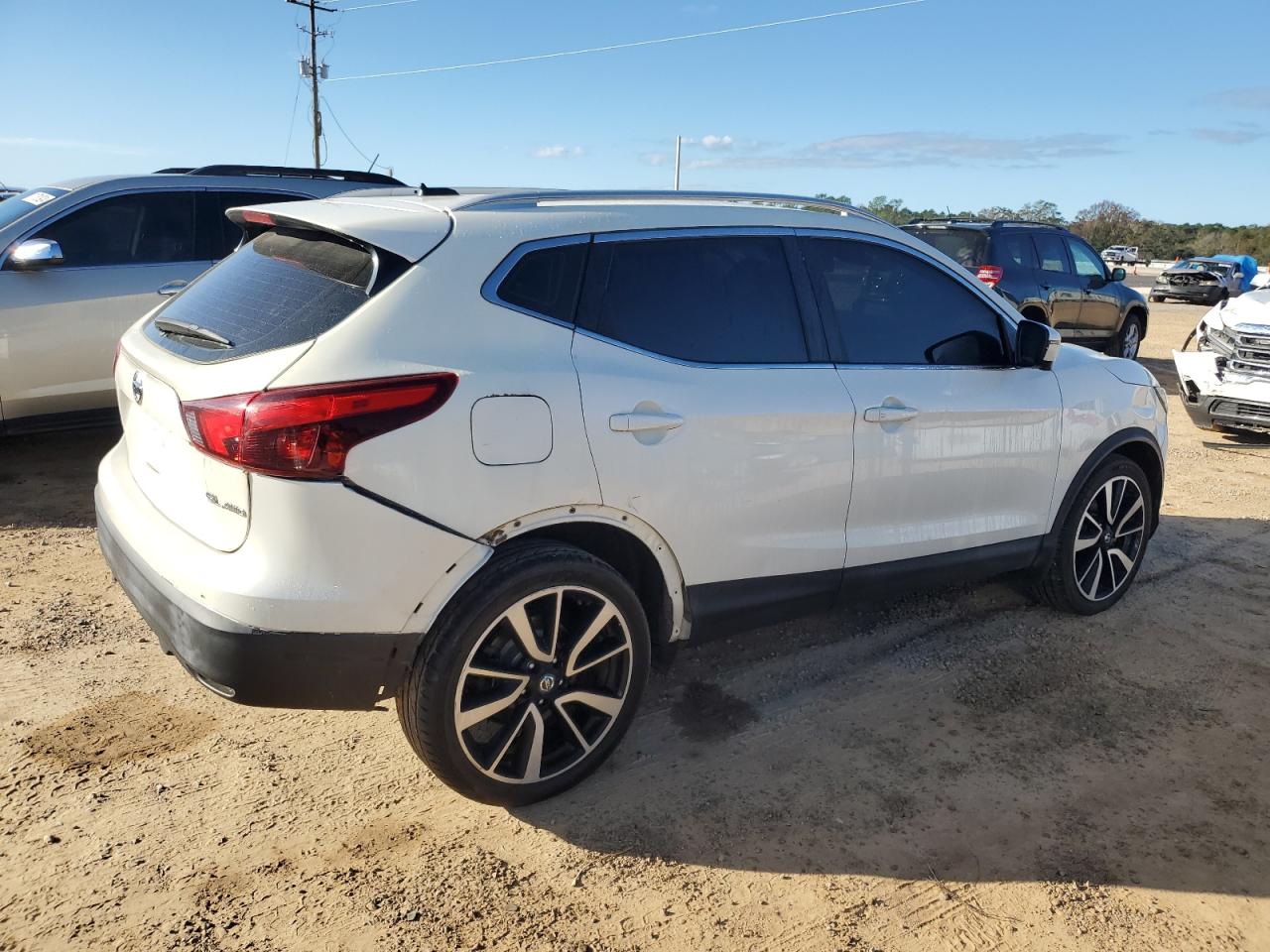 2018 Nissan Rogue - Image 3